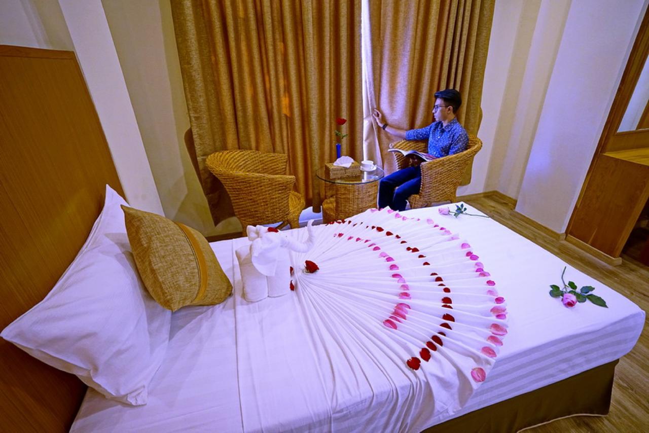 The Hotel Nova Mandalay Buitenkant foto