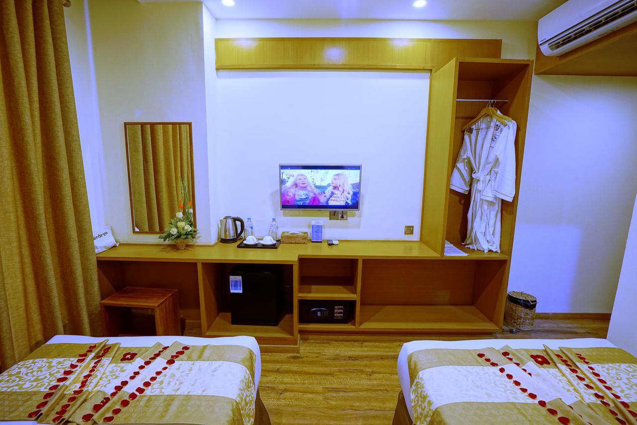 The Hotel Nova Mandalay Buitenkant foto