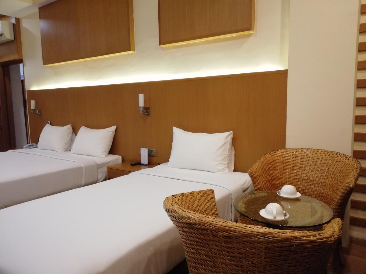 The Hotel Nova Mandalay Buitenkant foto