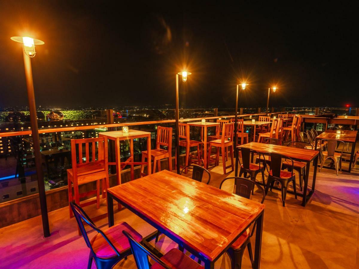 The Hotel Nova Mandalay Buitenkant foto