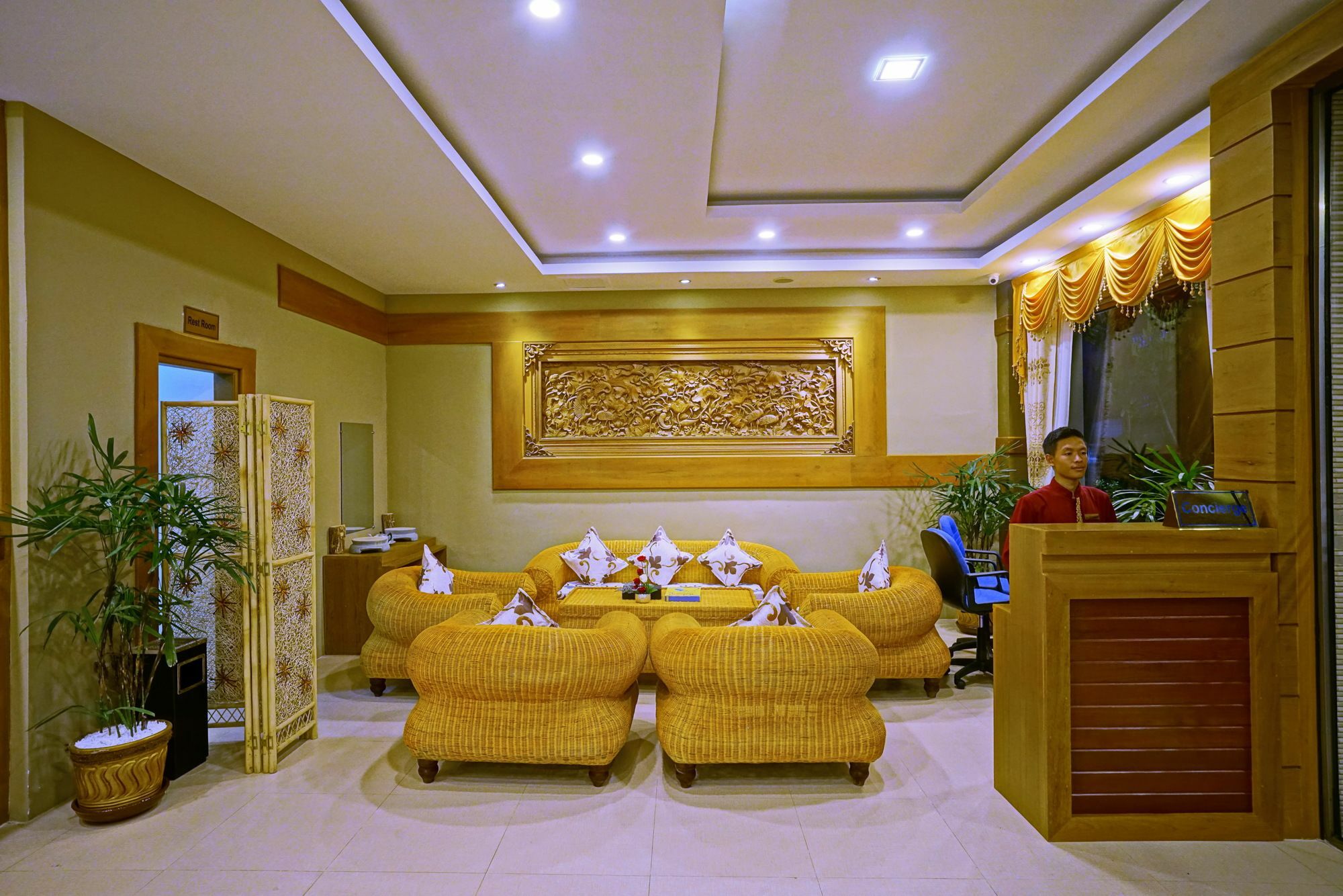 The Hotel Nova Mandalay Buitenkant foto
