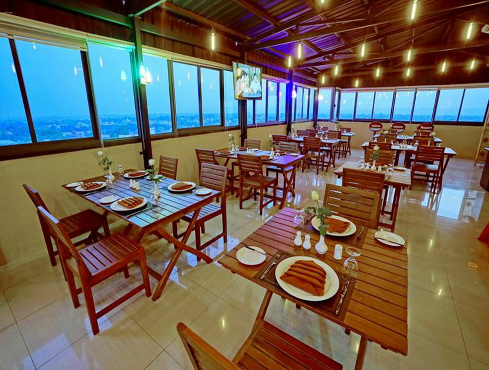 The Hotel Nova Mandalay Buitenkant foto