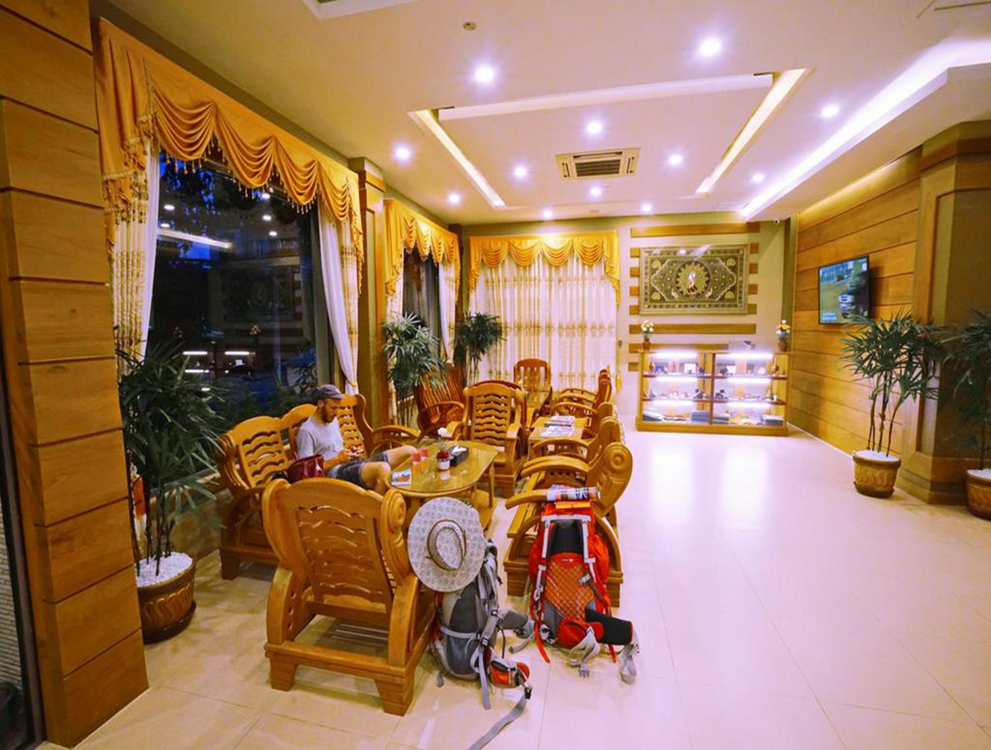The Hotel Nova Mandalay Buitenkant foto