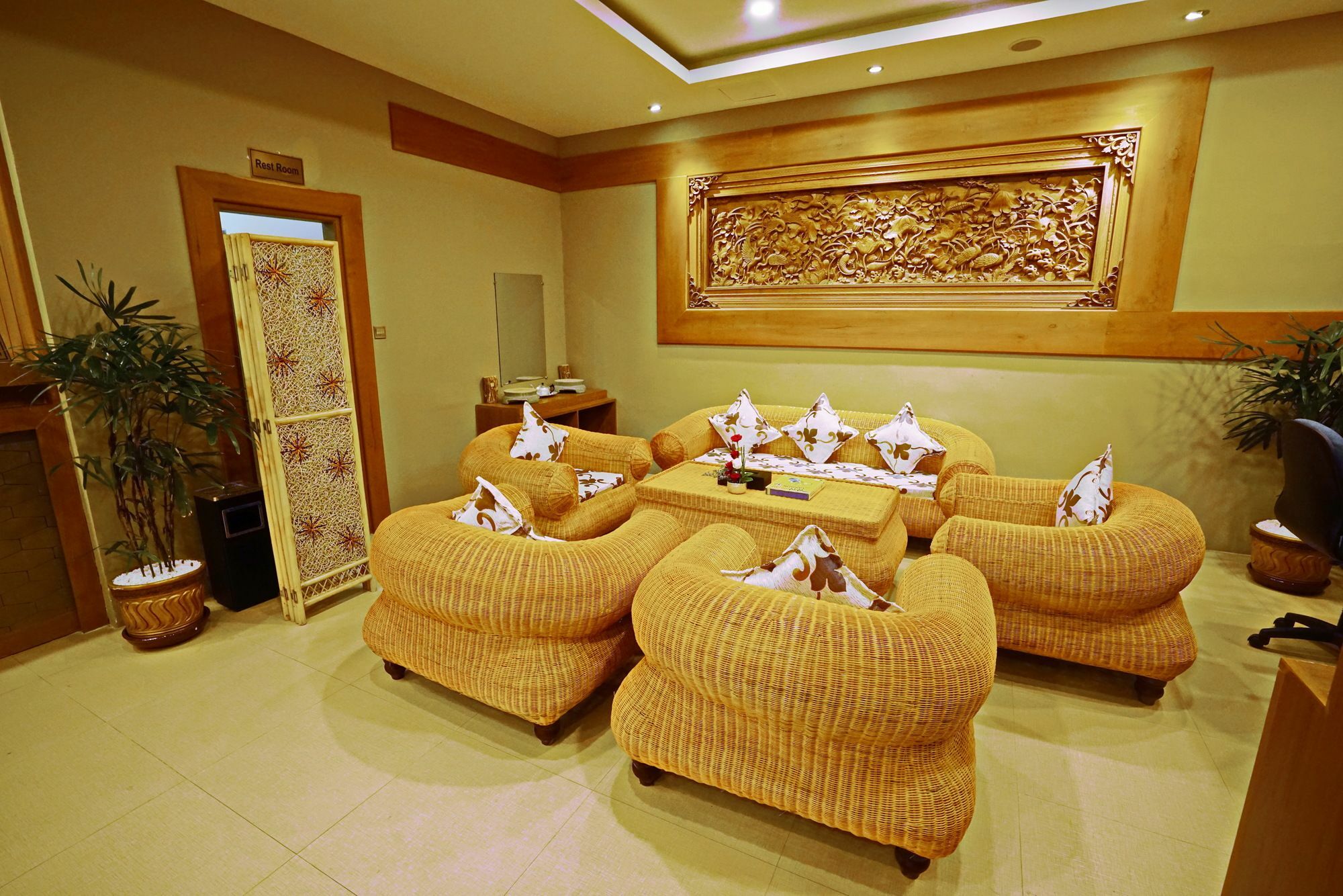 The Hotel Nova Mandalay Buitenkant foto