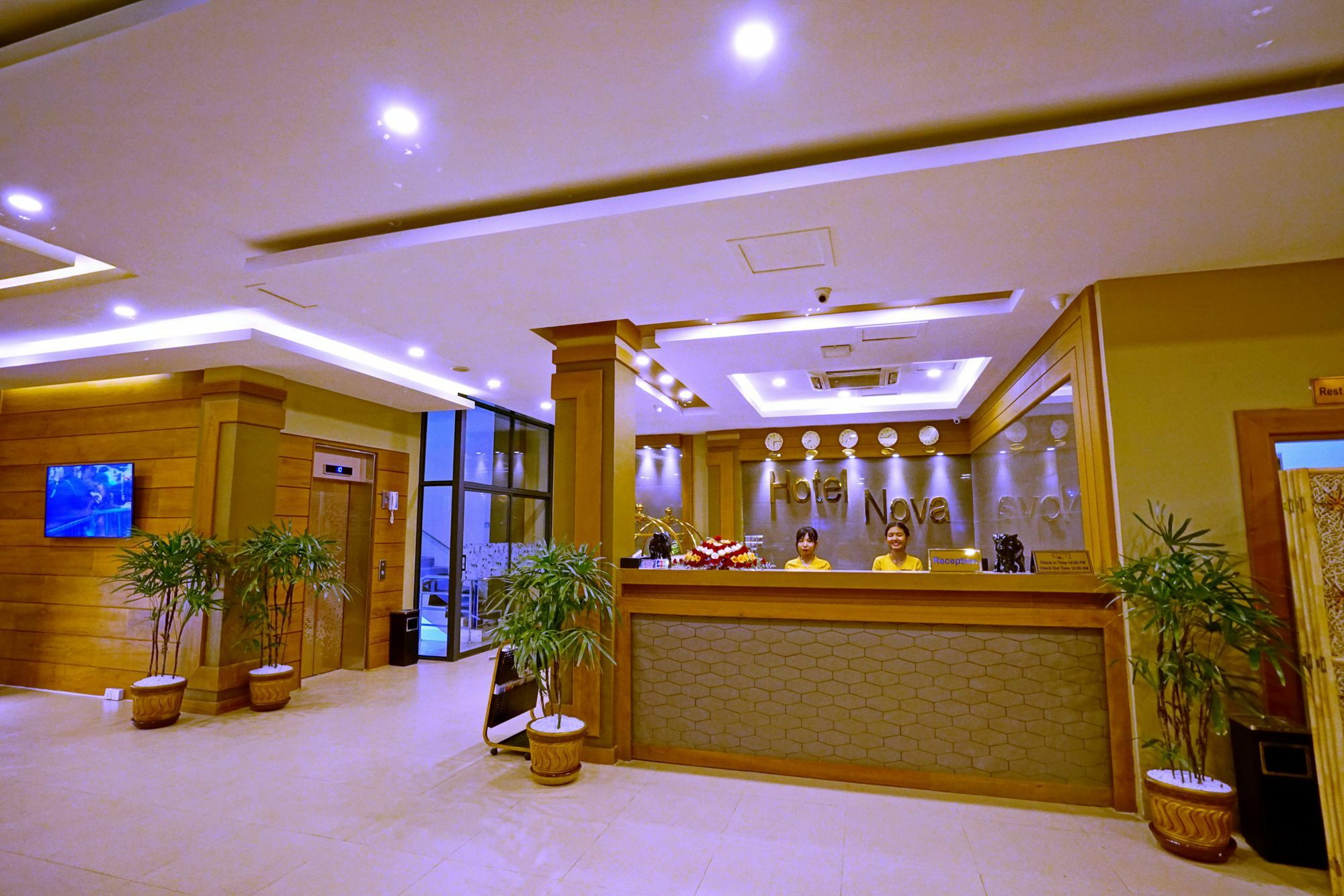The Hotel Nova Mandalay Buitenkant foto