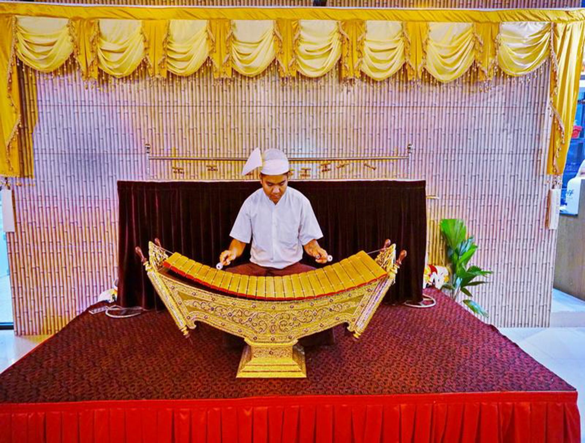 The Hotel Nova Mandalay Buitenkant foto
